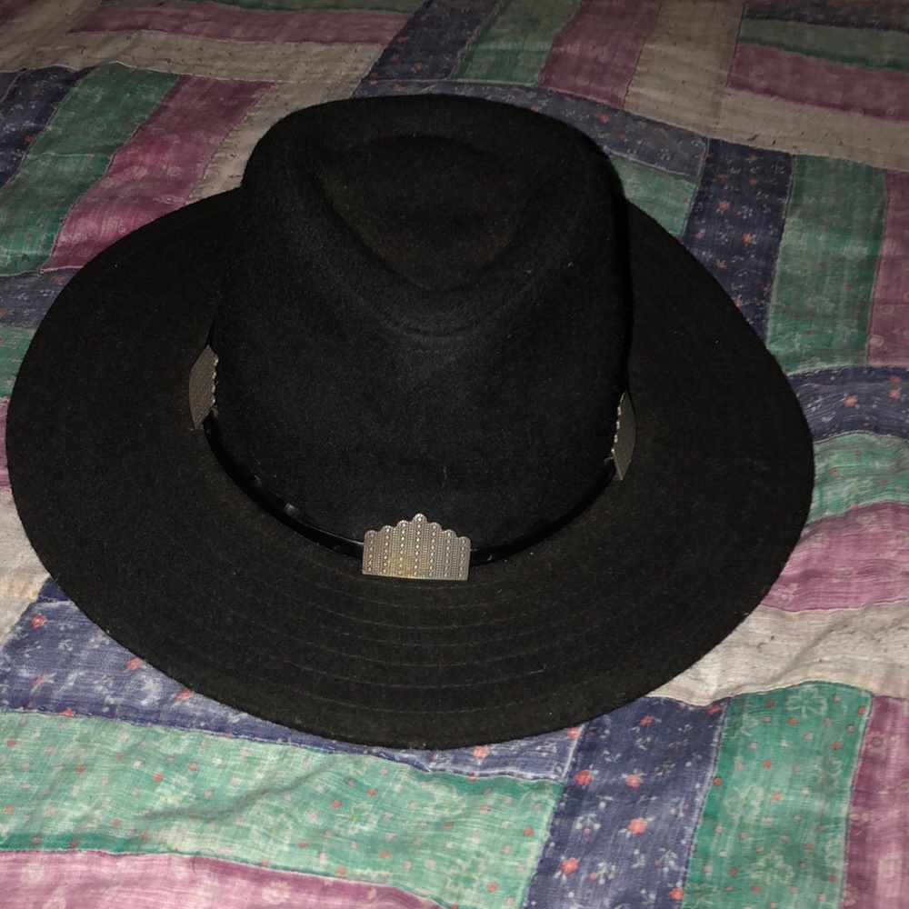 Black cowboy/fedora hat